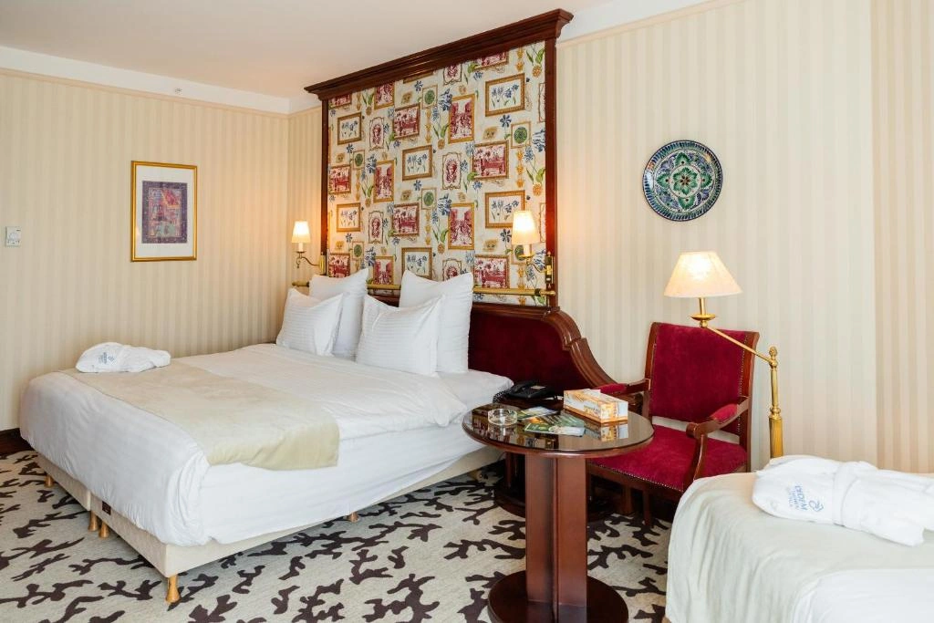 hotel room 1