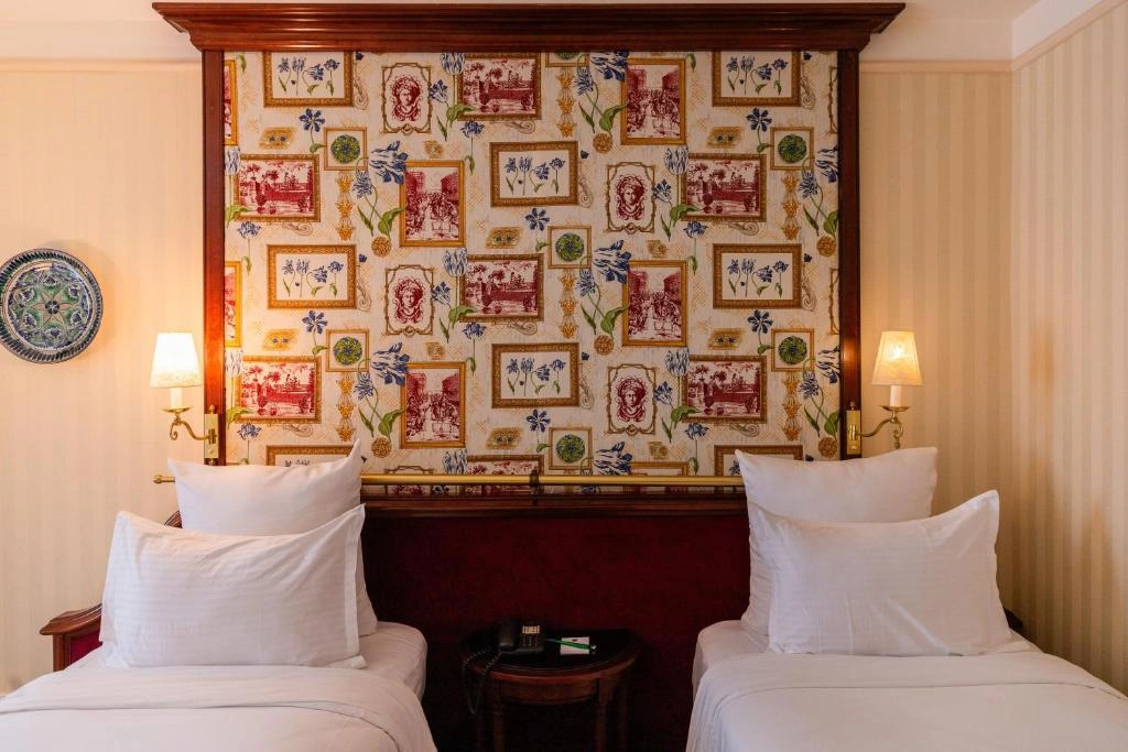 hotel room 2