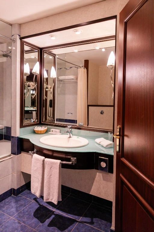 hotel room 3