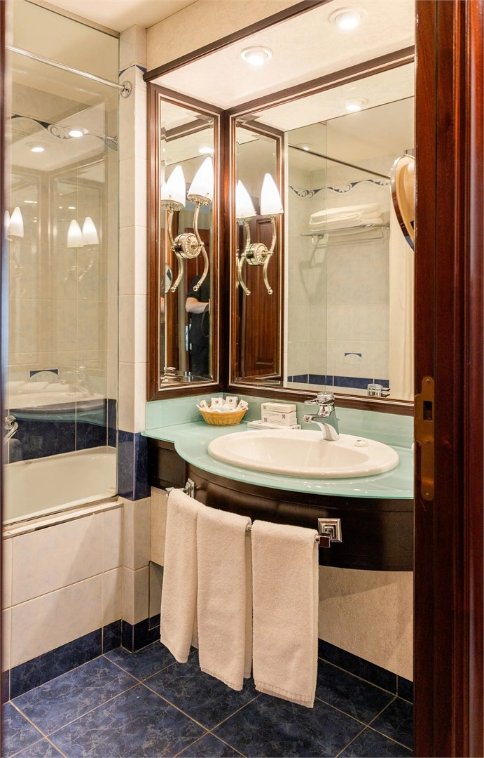 hotel room 3